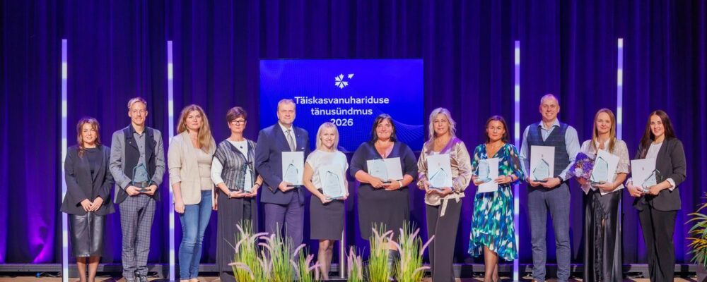 Aasta õppijasõbralik tööandja – üle-eestiline eripreemia 2026 Valga Puu ostu- ja müügijuht Joel Põhja koos teiste tunnustatutega täiskasvanuhariduse tunnustusüritusel Eesti Rahvusraamatukogus